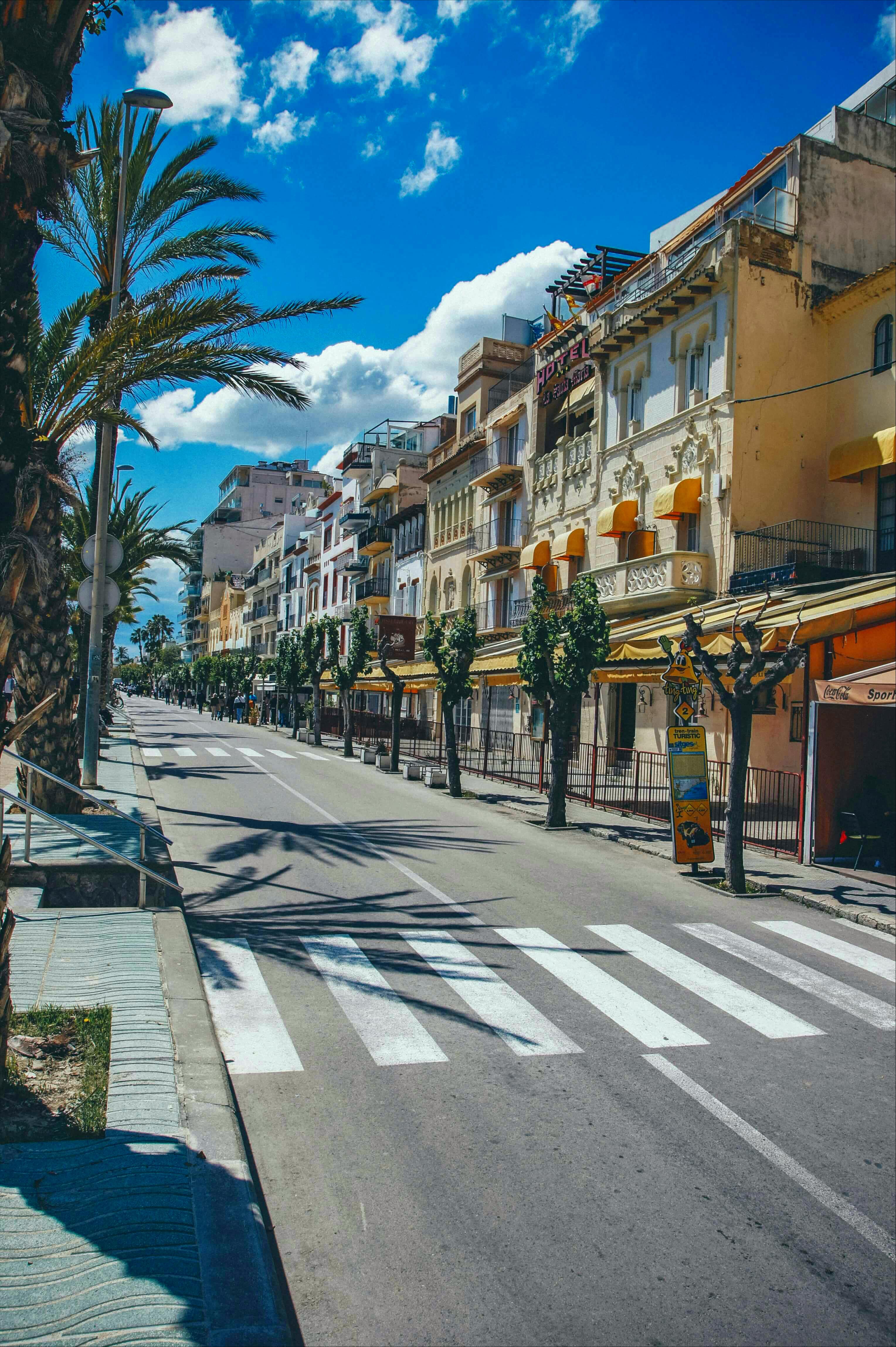 Comprehensive repositioning of a 197 m² asset in a prime location, applying a value-add strategy based on purchase, refurbishment and sale. The project included a redistribution of spaces, high-end finishes and energy efficiency improvements to maximise value in a high-demand market.