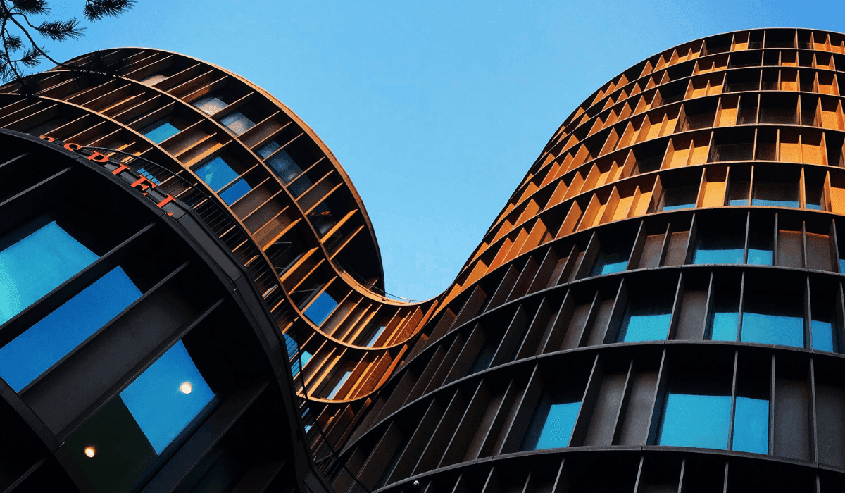 Edificios residenciales contemporáneos vinculados a oportunidades de inversión inmobiliaria en 2026