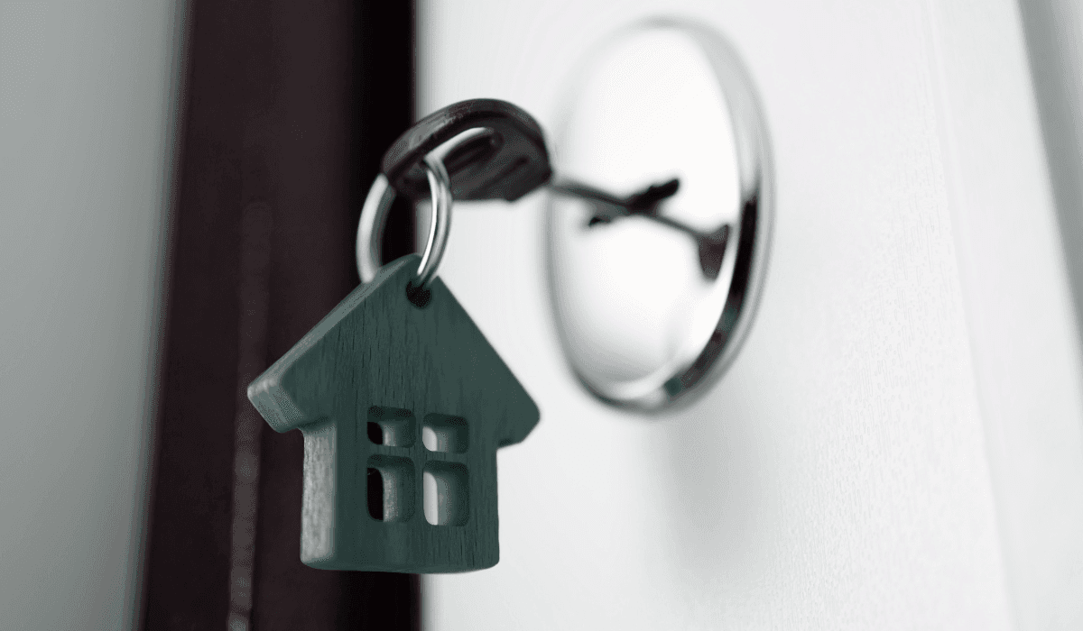 Llave de una propiedad inmobiliaria representando la rentabilidad de una inversión